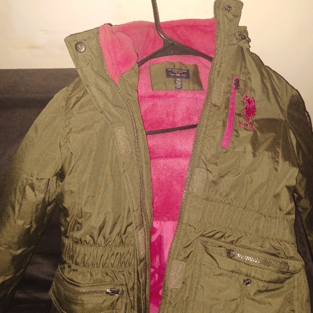 Girls US Polo winter coat, M/M. Green with pink inside.